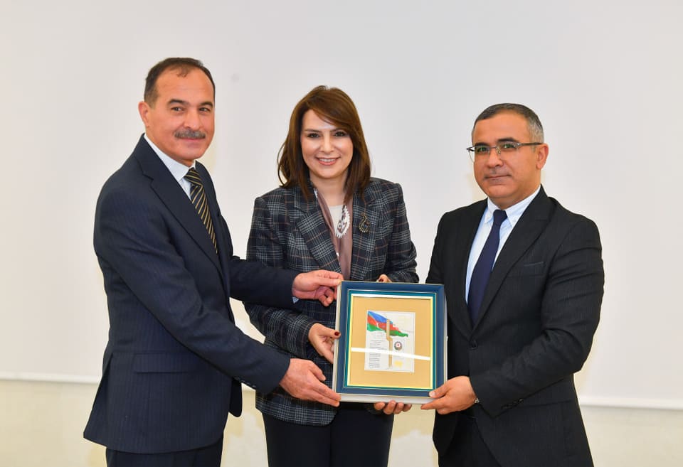 “Azərpoçt” MMC “Konstitusiya və Suverenlik İli”nə həsr olunmuş poçt markasını təqdim edib