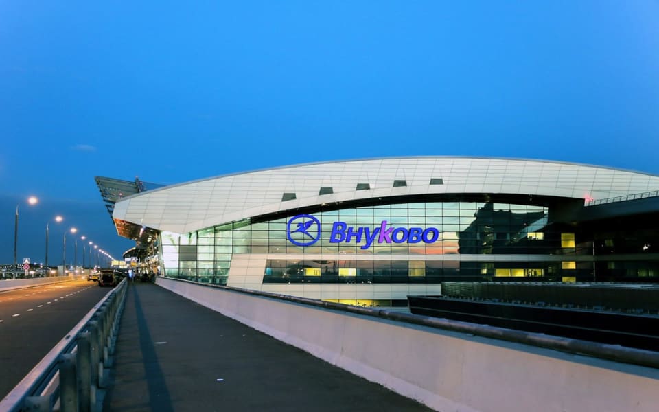 Moskvanın Vnukovo hava limanı bütün uçuşları dayandırıb