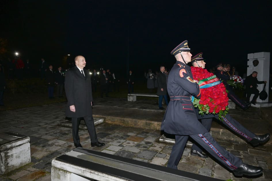 Azərbaycan və Slovakiya prezidentləri Bratislavada “Azadlıq Qapısı” abidəsini ziyarət ediblər