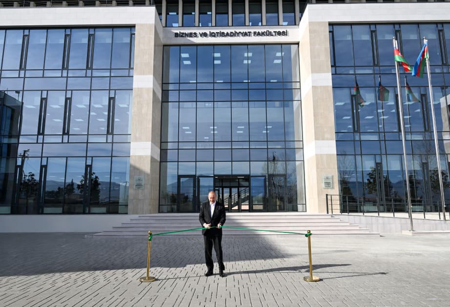 İlham Əliyev Qarabağ Universitetinin Biznes və iqtisadiyyat fakültəsinin binasının açılışında iştirak edib
