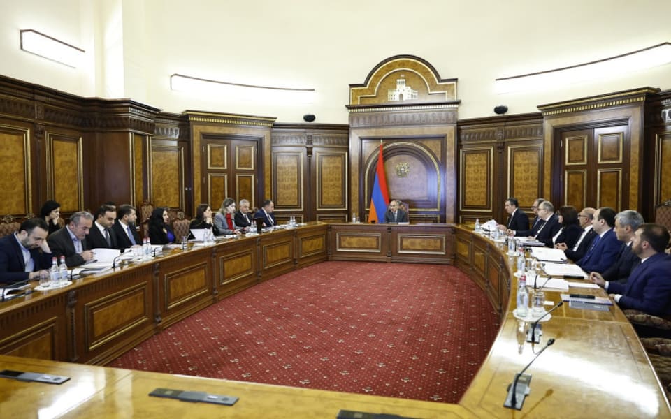 Paşinyan Konstitusiya İslahatları Şurasının iclasını keçirib
