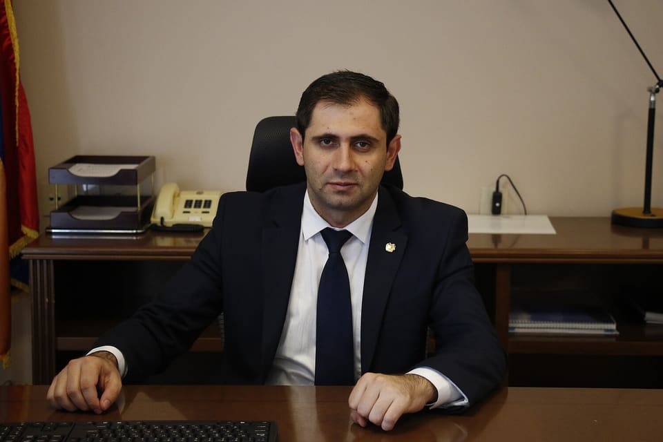 ER müdafiə naziri: "Suveren ərazilərimizin bərpasını demarkasiya komissiyasının işi vasitəsilə görürəm"