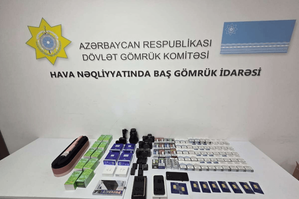 Azərbaycan gömrükçüləri qızıl külçələr aşkarlayıb - Fotolar