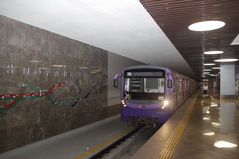 Metronun bənövşəyi xəttində interval ilk dəfə 5 dəqiqəyə endirilib