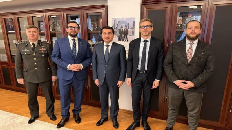 Hikmət Hacıyev NATO-nun Cənubi Qafqazdakı Ofisinin rəhbəri ilə görüşüb