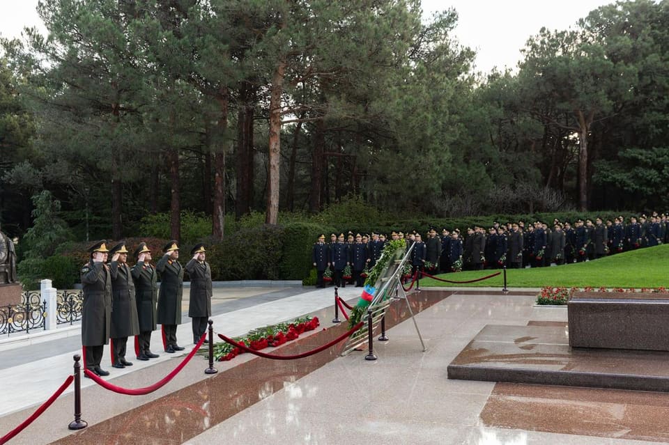 DİN-in şəxsi heyəti Fəxri Xiyabanda Ulu Öndərin məzarını ziyarət edib