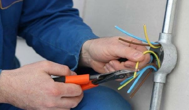 “Azərişıq”ın işçisi cərəyan vurması nəticəsində ölüb