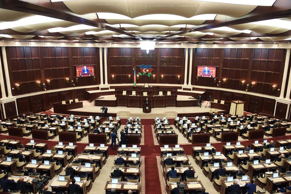 Milli Məclisin plenar iclası keçirilir