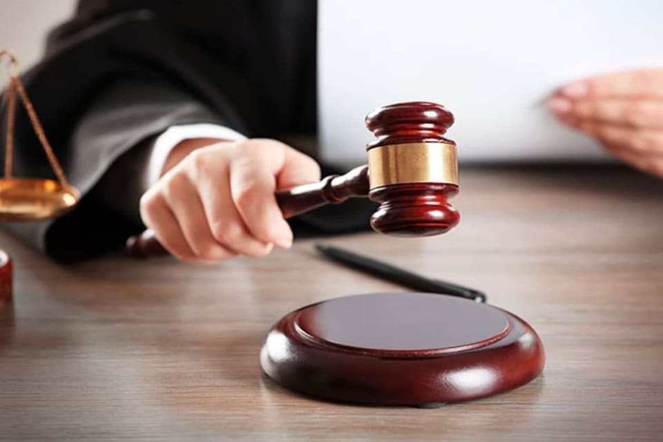Qonşusunu öldürən, onun arvadı və oğlunu yaralayan şəxsə hökm oxunub