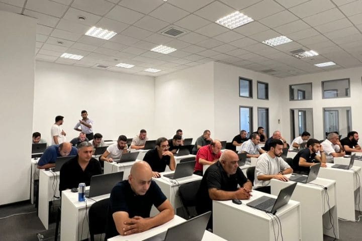 Taksi sürücüləri üçün imtahan keçirilib