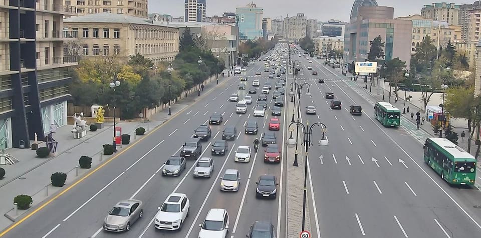 Bakıda hazırda sıxlıq müşahidə olunan yollar açıqlanıb 