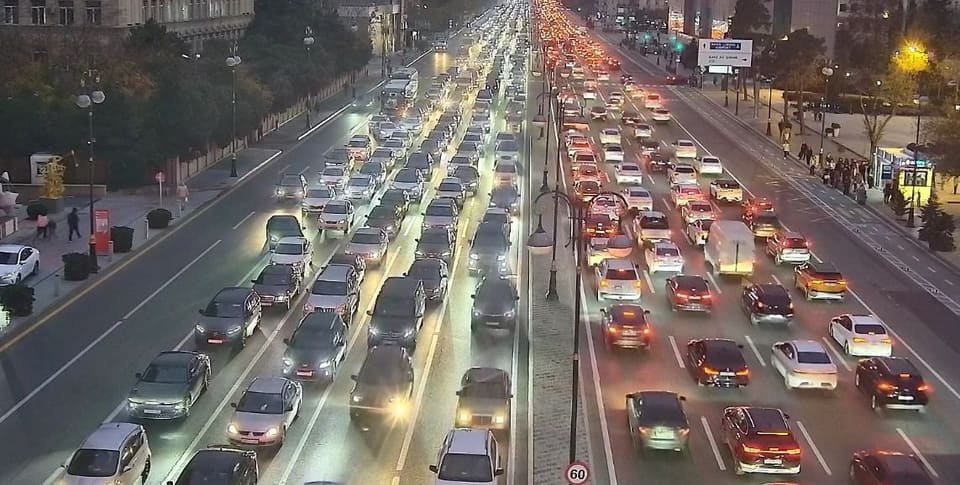 Bakıda hazırda sıxlıq müşahidə olunan yollar açıqlanıb 