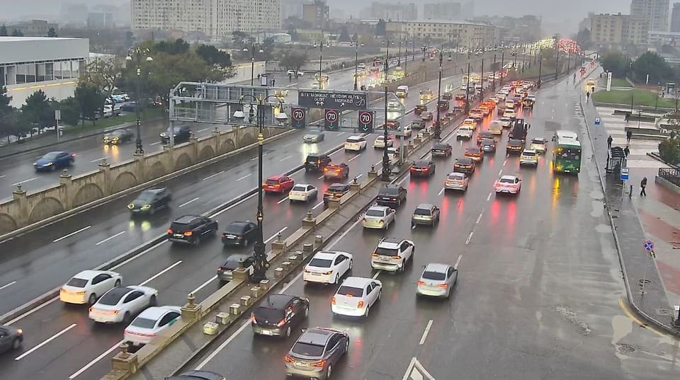 Bakıda hazırda sıxlıq müşahidə olunan yollar açıqlanıb 