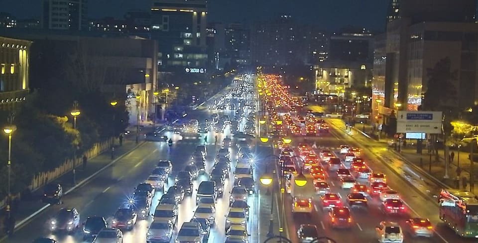 Bakıda hazırda sıxlıq müşahidə olunan yollar açıqlanıb 