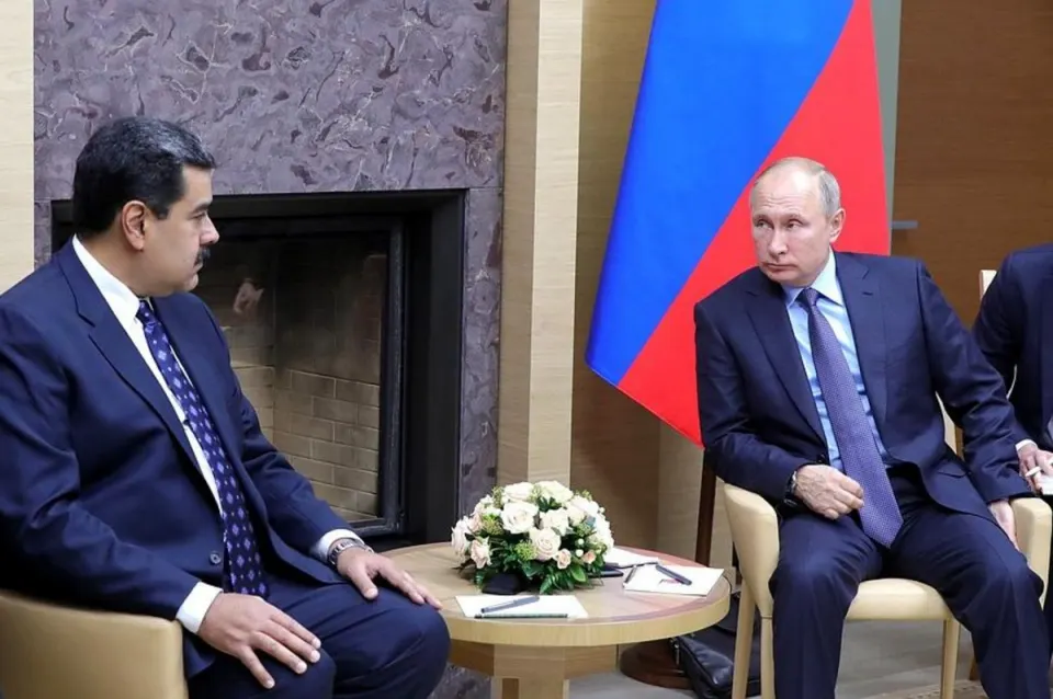 Kreml: Putin və Maduro arasında telefon danışığı olub