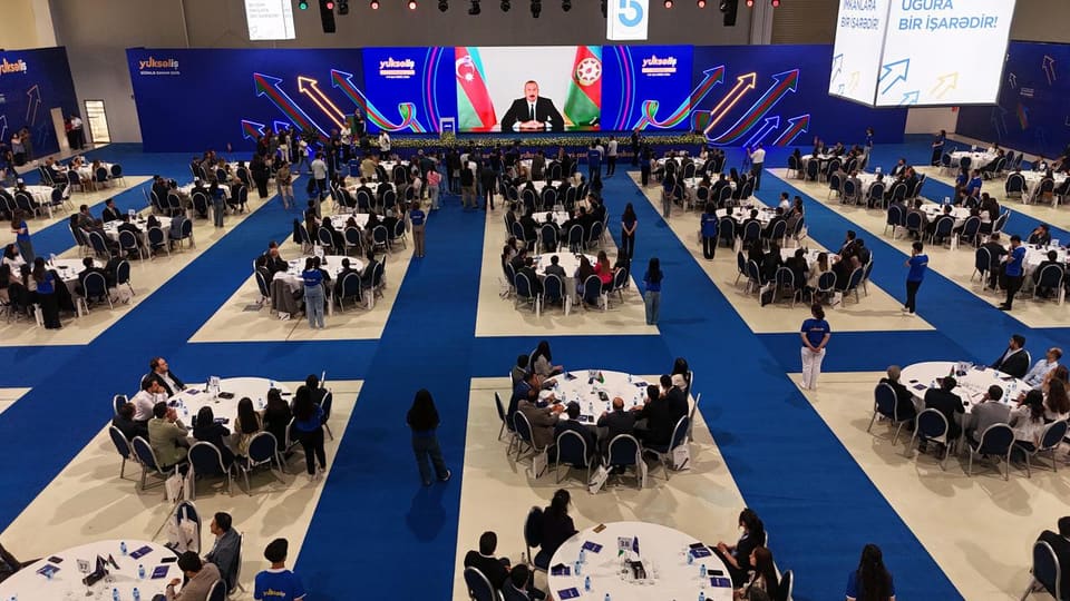 Müsabiqədən kadr hərəkatına: “Yüksəliş” Azərbaycanda yeni nəsil idarəçiləri necə formalaşdırır?