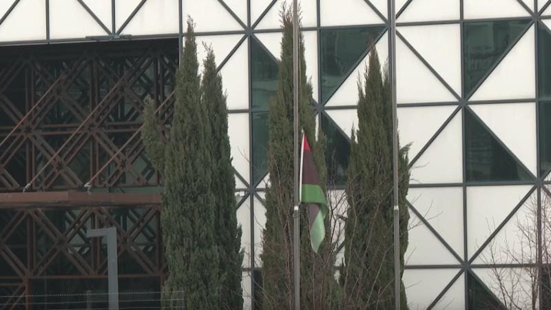 Ankaradakı Liviya səfirliyində bayraqlar yarıya endirilib