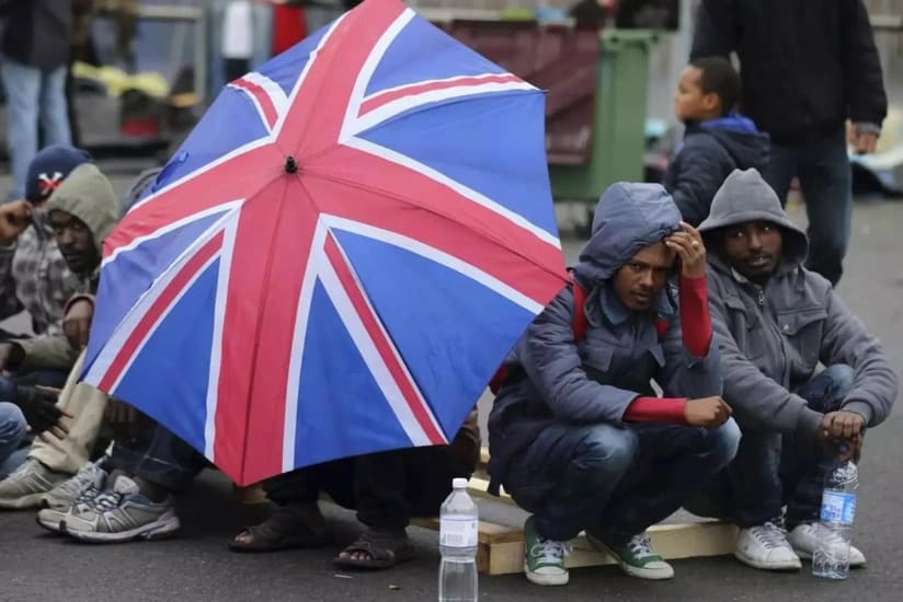 Britaniyada qanunsuz miqrantların daimi qalma qaydaları sərtləşdiriləcək