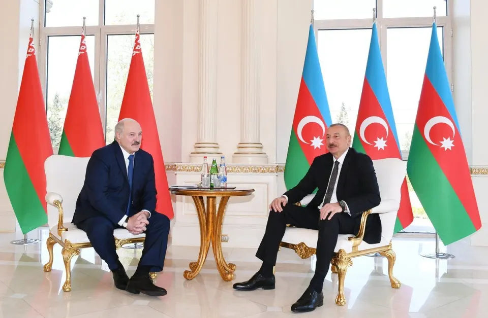 Lukaşenko İlham Əliyevi təbrik edib