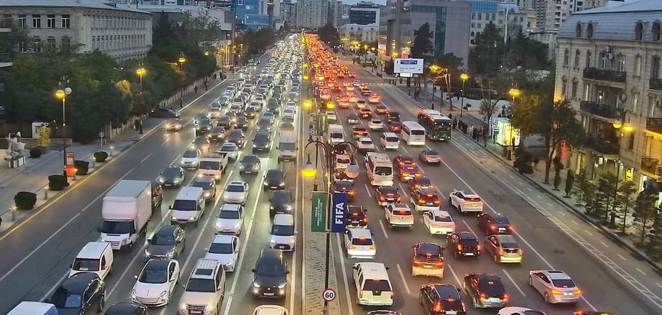 14 istiqamətdə tıxac müşahidə olunur - SİYAHI