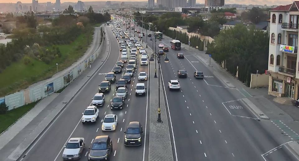 16 istiqamətdə tıxac müşahidə olunur - SİYAHI