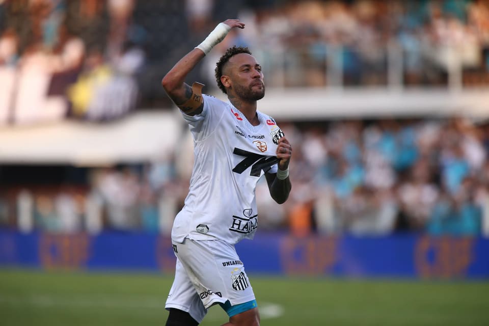Neymar "Santos"la müqaviləni uzatdı 