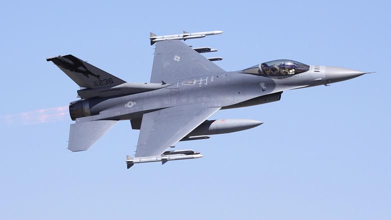 Tayvan F-16 qırıcısı dənizə düşüb