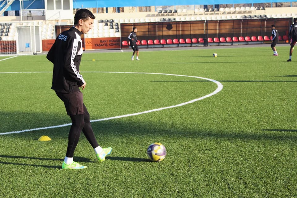 Araz Abdullayev: Əsas fikrimiz sonuncu pillədəki yeri tərk etnəkdir