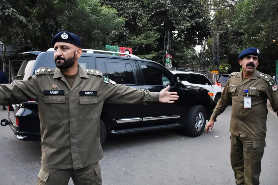 Pakistanda partlayış nəticəsində yeddi polis ölüb