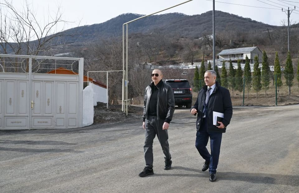 İlham Əliyev Ağdərə rayonunun Çapar kəndində görülmüş işlərlə tanış olub- YENİLƏNİB