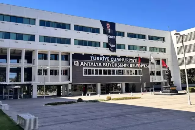 Antalya Böyükşəhər Bələdiyyəsində əməliyyat: 14 nəfər saxlanılıb