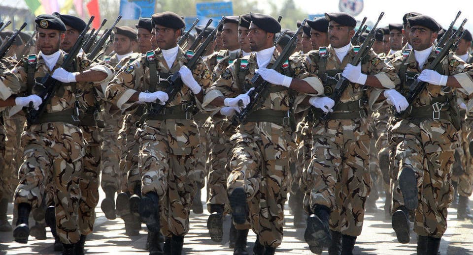  Təbrizdə hərbi vəziyyət elan edilib