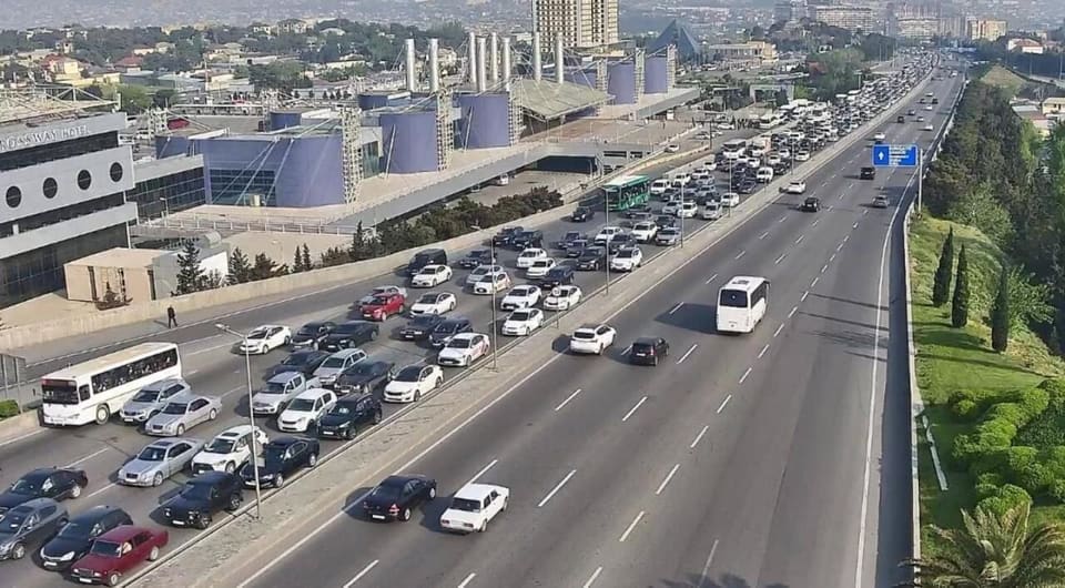Hazırda Bakıda sıxlıq müşahidə olunan yollar açıqlanıb