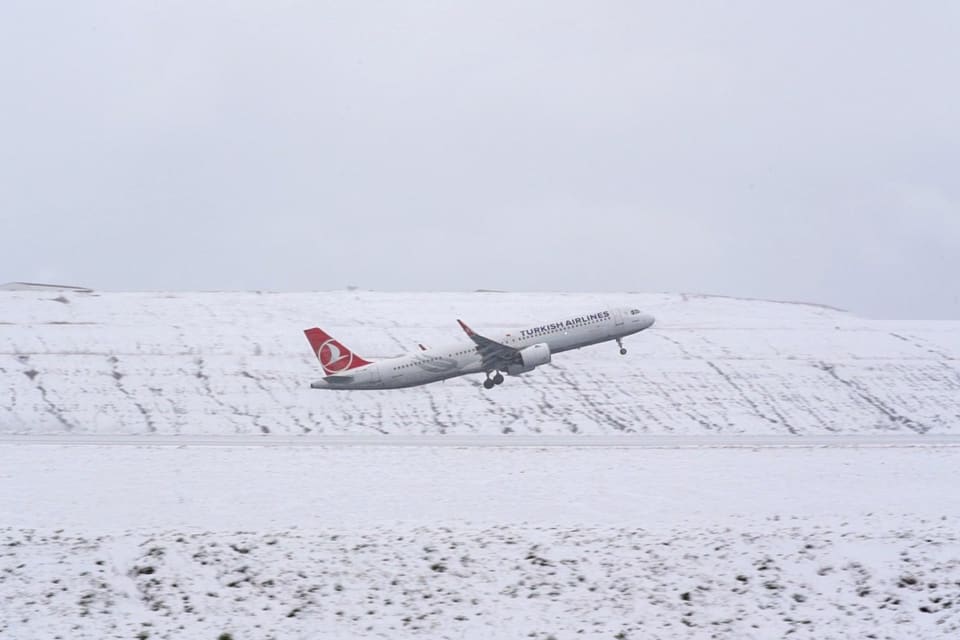 İstanbulda bəzi uçuşlar ləğv edilib