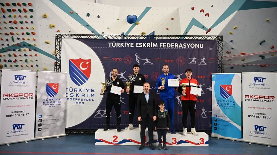 Azərbaycan qılıncoynadanları Turkiyədən iki medalla qayıdırlar 