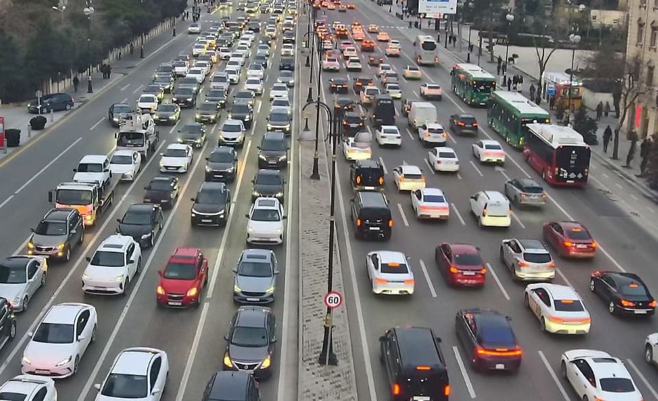 Bakıda hazırda sıxlıq müşahidə olunan yollar açıqlanıb 
