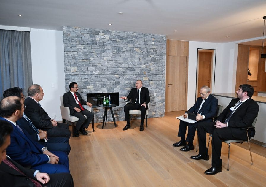 Prezident İlham Əliyev Davosda “DP World” şirkətlər qrupunun sədri və icraçı direktoru ilə görüşüb