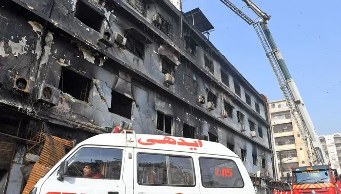 Pakistanda ticarət mərkəzində baş verən yanğın nəticəsində ölənlərin sayı 73-ə çatıb