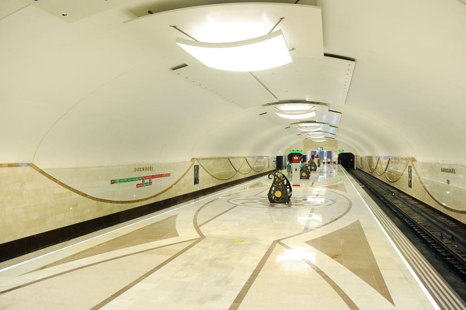 Bakı metrosu: Xətlərin ayrılması layihəsi çərçivəsində “Dərnəgül” elektrik deposunun tikintisi mərhələli şəkildə icra olunur