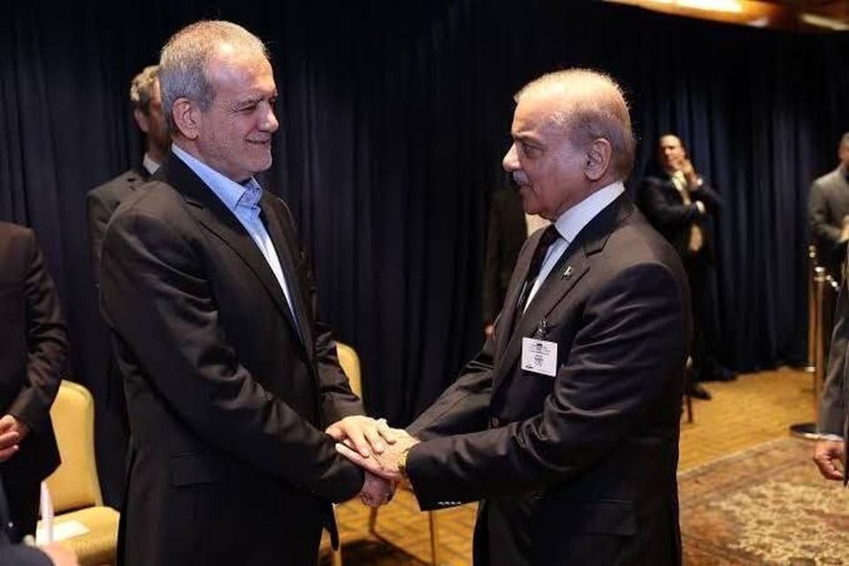 Pezeşkian və Şahbaz Şərif bölgədə artan hərbi gərginliyi müzakirə ediblər