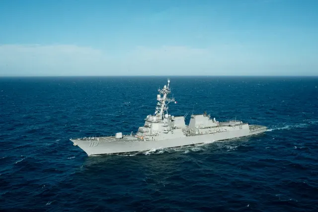 Amerika esminesi Qırmızı dənizdəki Eilat limanına çatıb