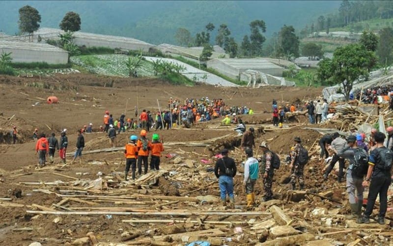 İndoneziyada torpaq sürüşməsində ölənlərin sayı 74-ə çatıb