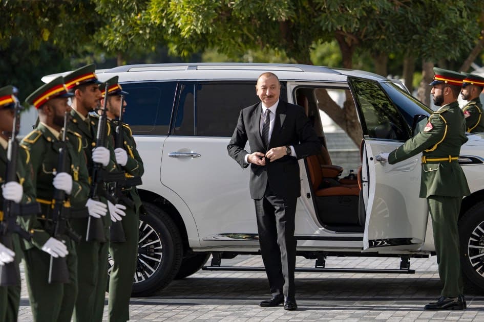 Prezident İlham Əliyevin Əbu-Dabidə Birləşmiş Ərəb Əmirliklərinin Prezidenti ilə görüşü olub
