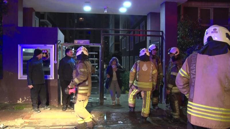 İstanbulda 14 mərtəbəli binada yanğın baş verib