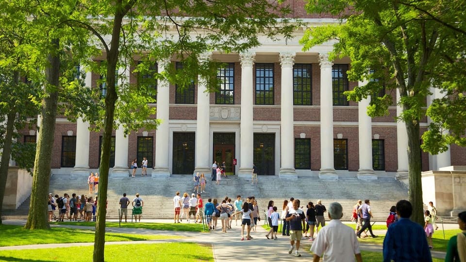 Donald Tramp Harvard Universitetindən bir milyard dollar təzminat tələb edir