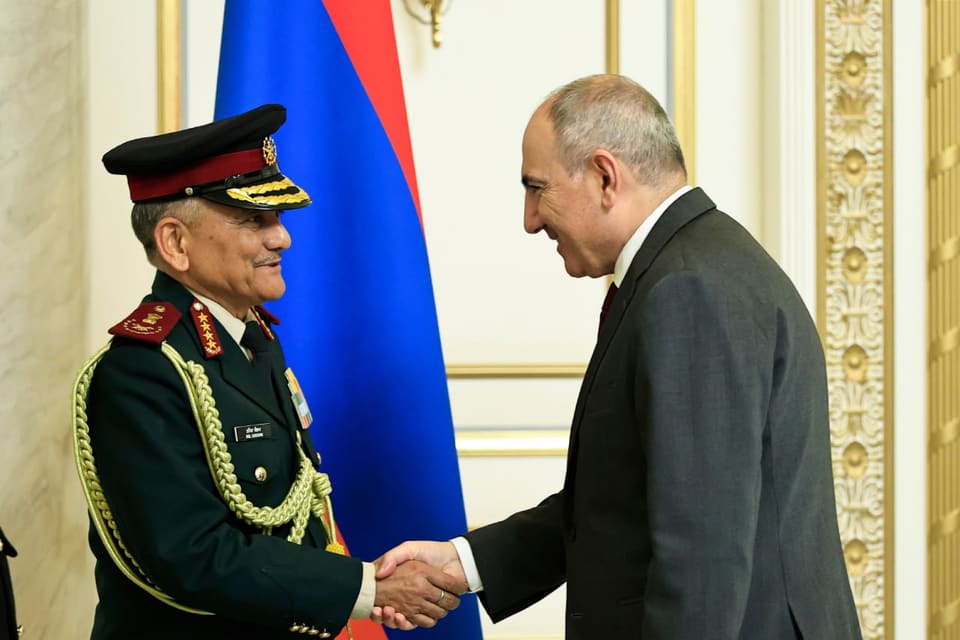 Paşinyan Hindistanın Qərargah rəisi ilə görüşüb