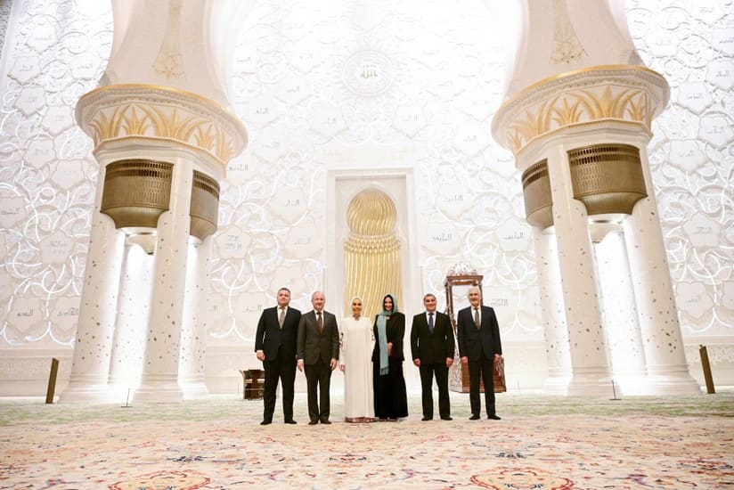 Leyla Əliyeva Əbu-Dabidə Şeyx Zayed məscidini ziyarət edib