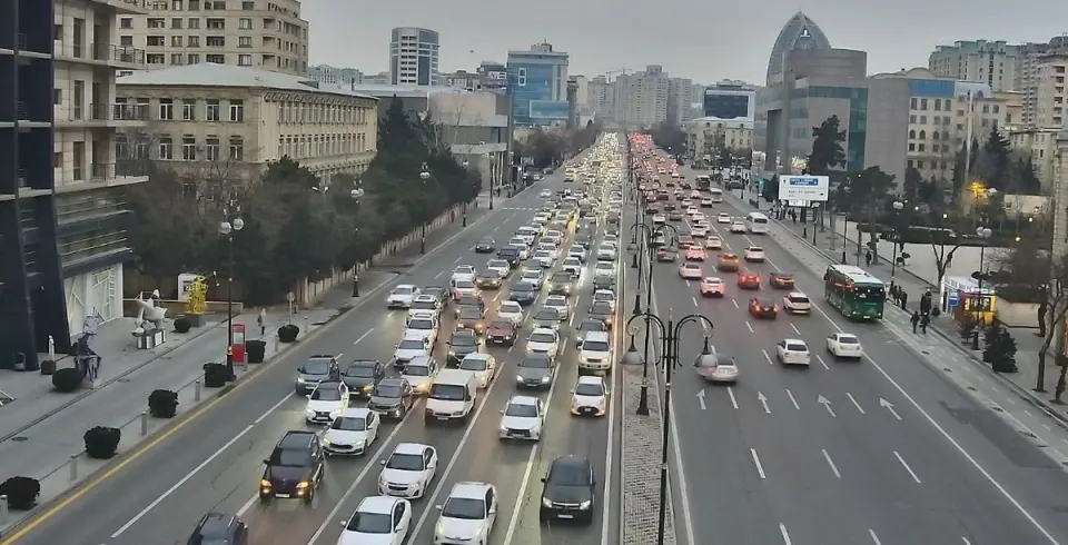 22 istiqamətdə sıxlıq müşahidə olunur