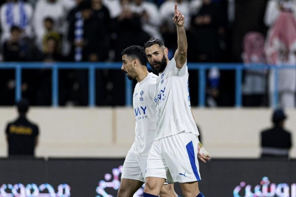 Benzema debüt oyununda het-trik etdi