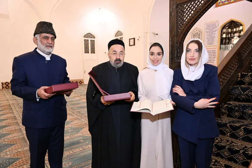Leyla Əliyeva və Alena Əliyeva Gəncədə Şah Abbas məscidini ziyarət ediblər